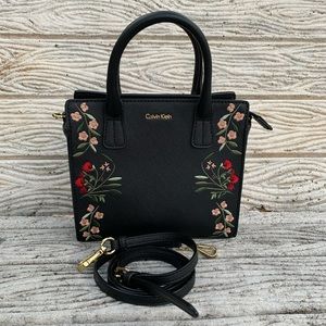 ( SOLD) 🛑 Calvin Klein Embroidered SM Crossbody